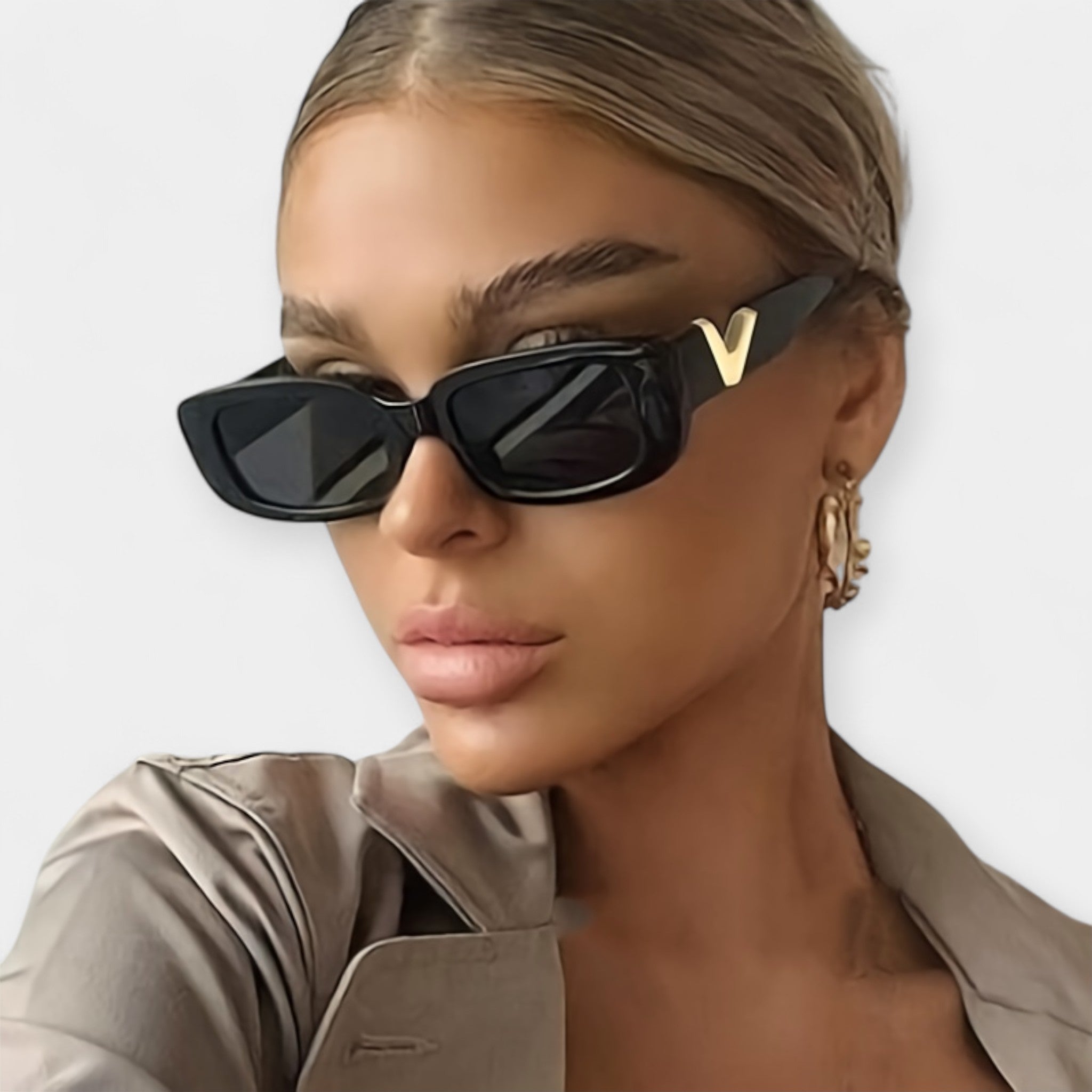 Jázmin | Fekete négyzetes szemüveg arannyal