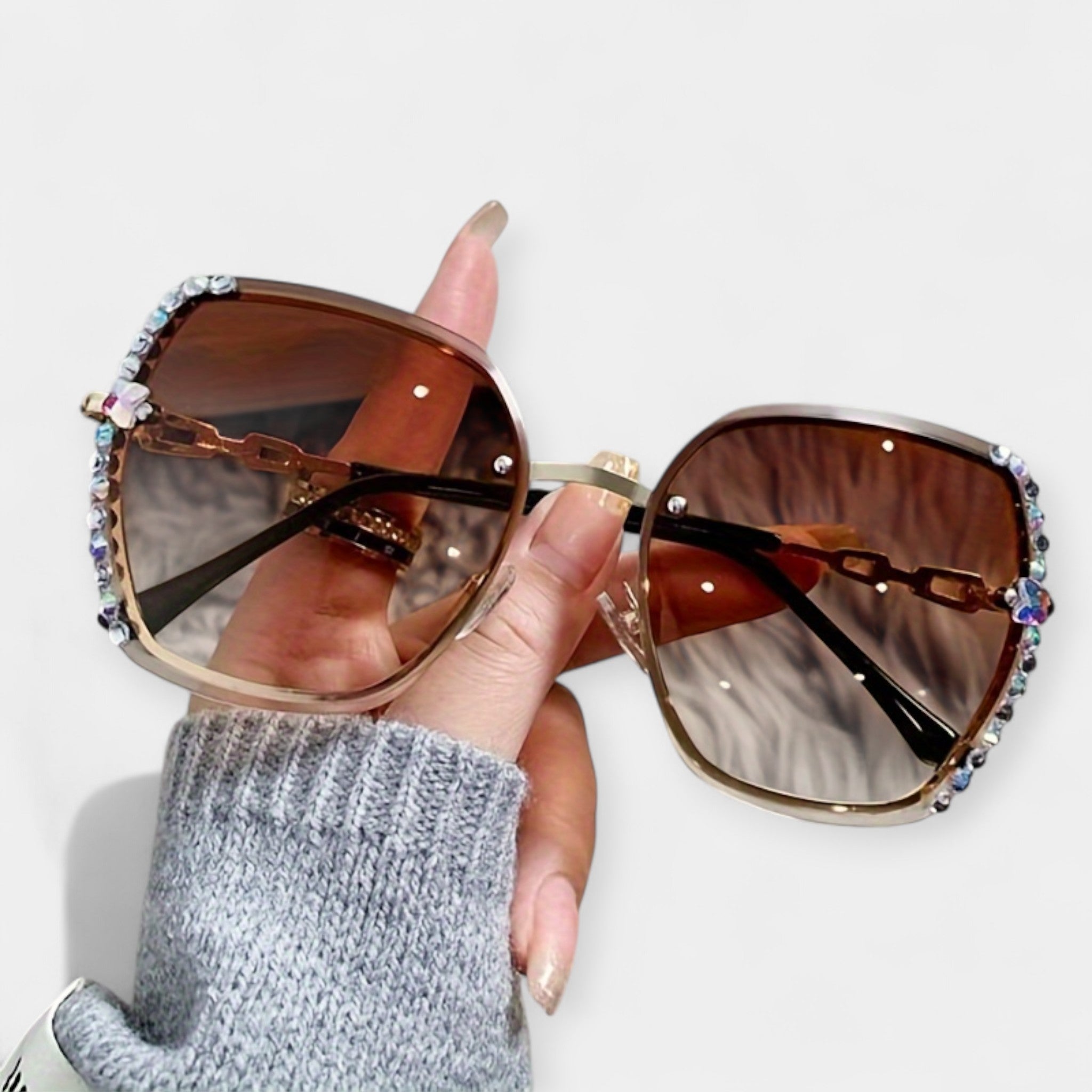 Eszter | Nőies elegancia fém kerettel